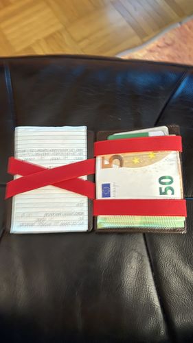 Customer photo review of Flap Boy - Magic Wallet with Coin Pocket