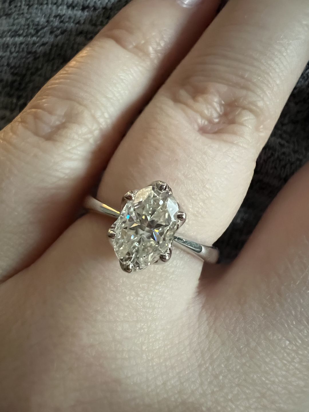 Customer photo review of Doveggs round flower shape solitaire moissanite engagement ring