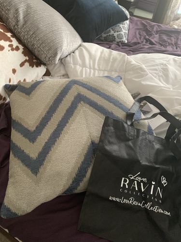 Customer photo review of 22in Midnight Blue Velvet