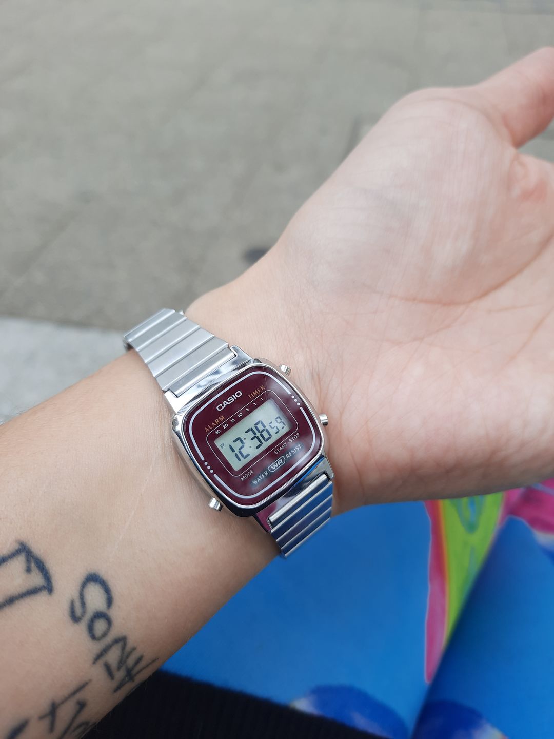 Customer photo review of Reloj Casio Vintage LA670WA-4DF Plateado Granate