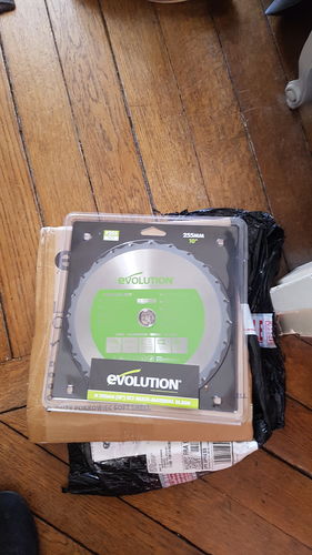 Customer photo review of Lame multi-matériaux TCT 255mm 24 dents alésage 25,4mm Evolution pour Scie à onglet et Scie sur table