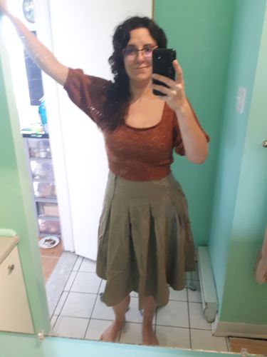 Customer photo review of Women's Pleated knee length Skirt 1150#