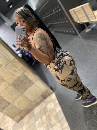 Customer photo review of Coffee Marble Scrunch Butt Leggings