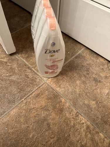 Customer photo review of Dove Renewing Glow with Pink Clay Shower Gel, 500ml (Pack of 2)