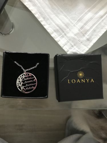 Customer photo review of LOANYA Lebensbaum Kette mit personalisierten Namen