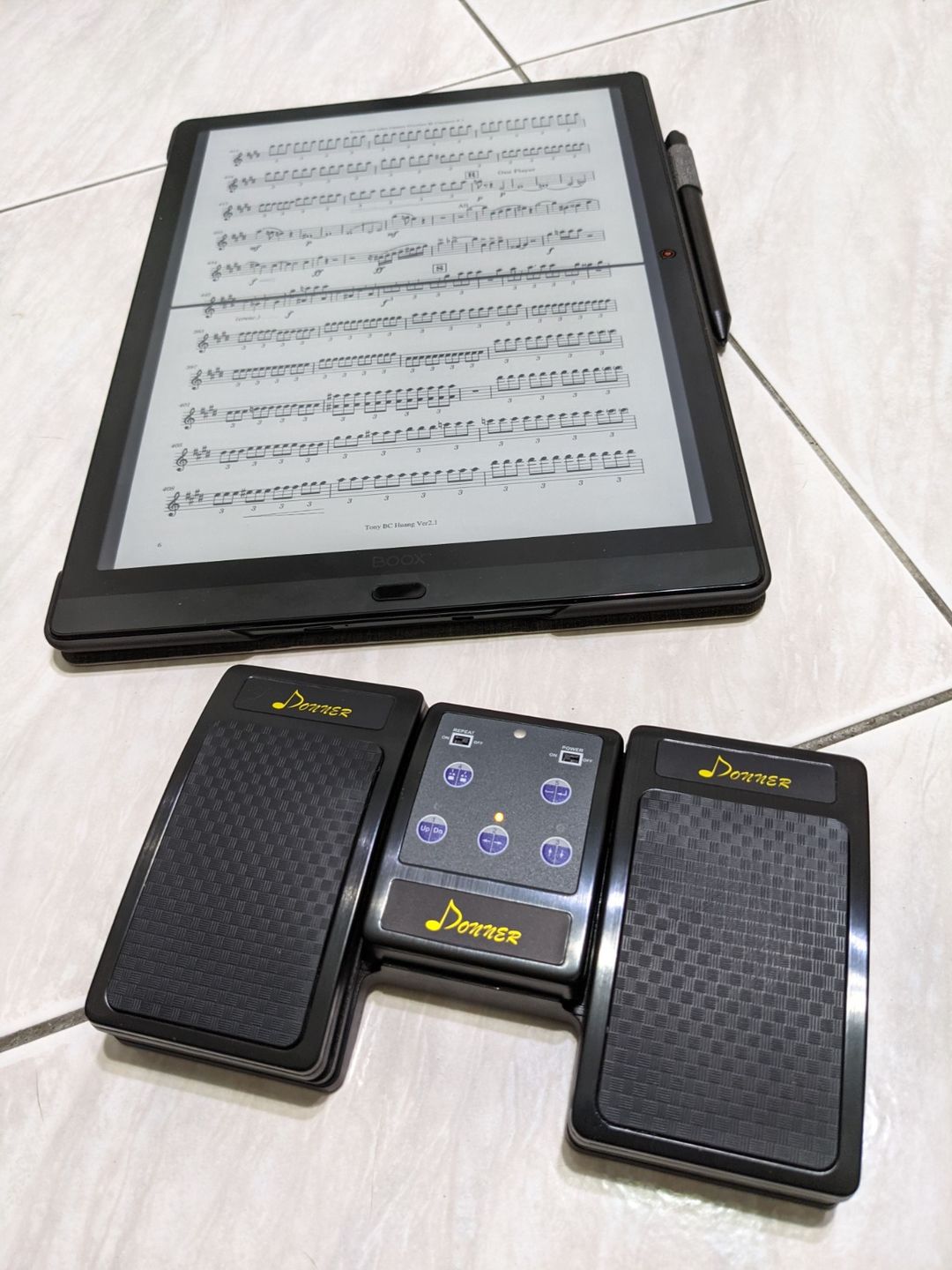 Customer photo review of Donner Pédale Tourne-page Bluetooth pour tablette rechargeable