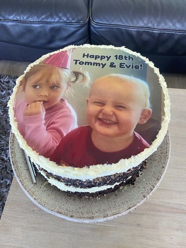 Customer photo review of 25 cm Round Custom Edible Icing Image