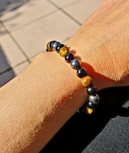 Kundenbewertung mit Foto zu "Selbstvertrauen" Handgemachtes Armband aus Tiger-Auge, Kupfer und Schwarzem Onyx