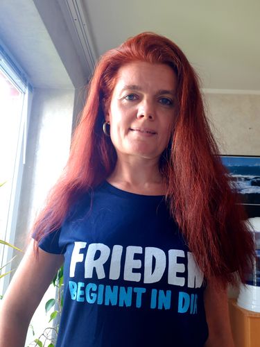 Customer photo review of DIE MÖHRE: GRÜNZEUG ORGANIC SHIRT MÄDELS • FRIEDEN BEGINNT MIT DIR
