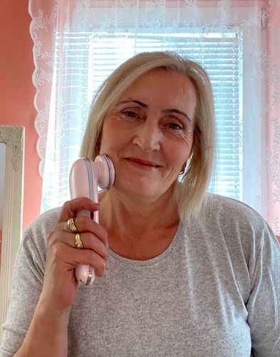 Customer photo review of EvenSkyn® Lumo: Premium Anti-Aging & Skin Tightening Handset