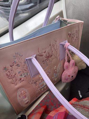 Customer photo review of Artbook Handbag - Jimmi's Secret