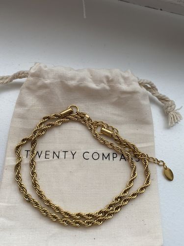 Customer photo review of Romance Necklace - Gold