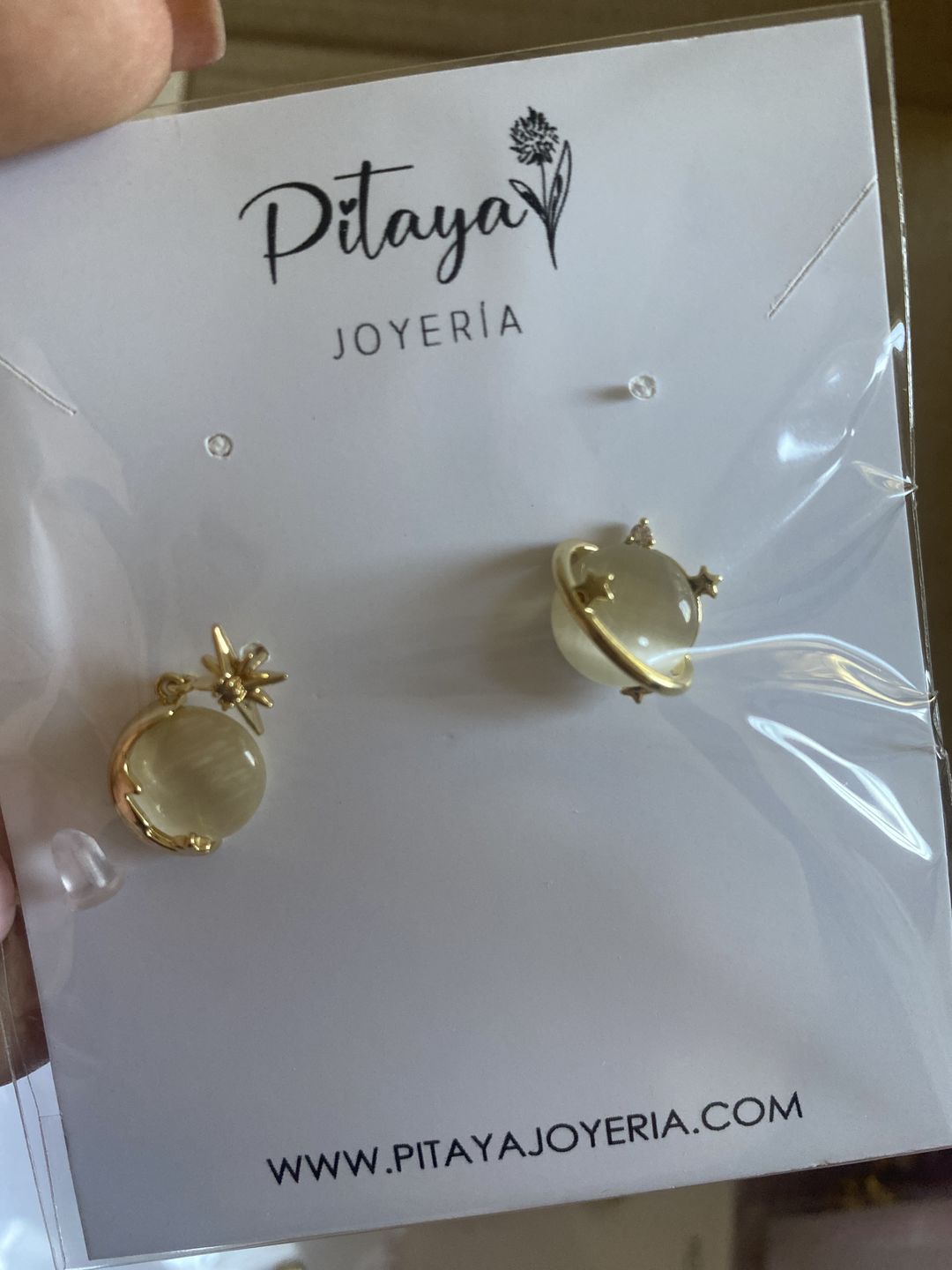 Customer photo review of Aretes de Saturno de Ópalo