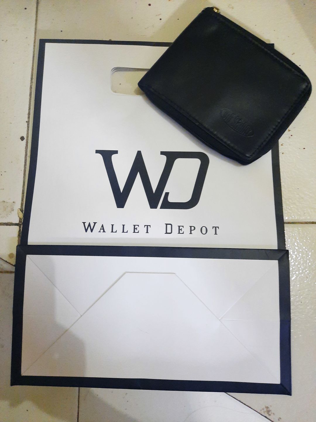 Customer photo review of RFID Leather Zipfold Black