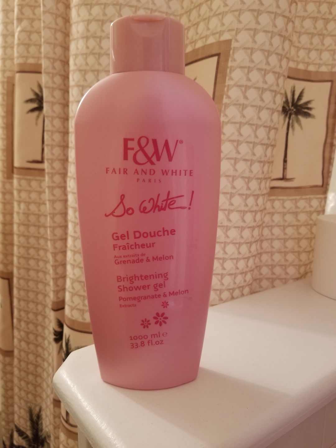 Customer photo review of Fair and White So White! Refreshing Shower Gel With Pomegranate And Melon Extracts (Jumbo-1000ml / 33.81 fl oz)