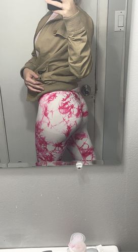 Customer photo review of Hot Pink Marble Scrunch Butt Leggings
