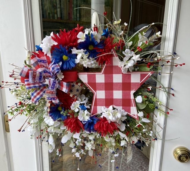 Customer photo review of 14" Round Grapevine Wreath - DECOE-034