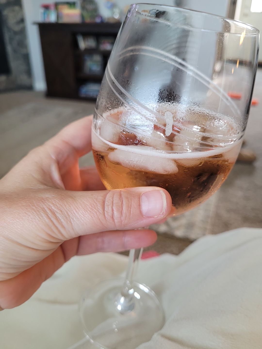 Customer photo review of Surely Non-Alcoholic Sparkling Rosé