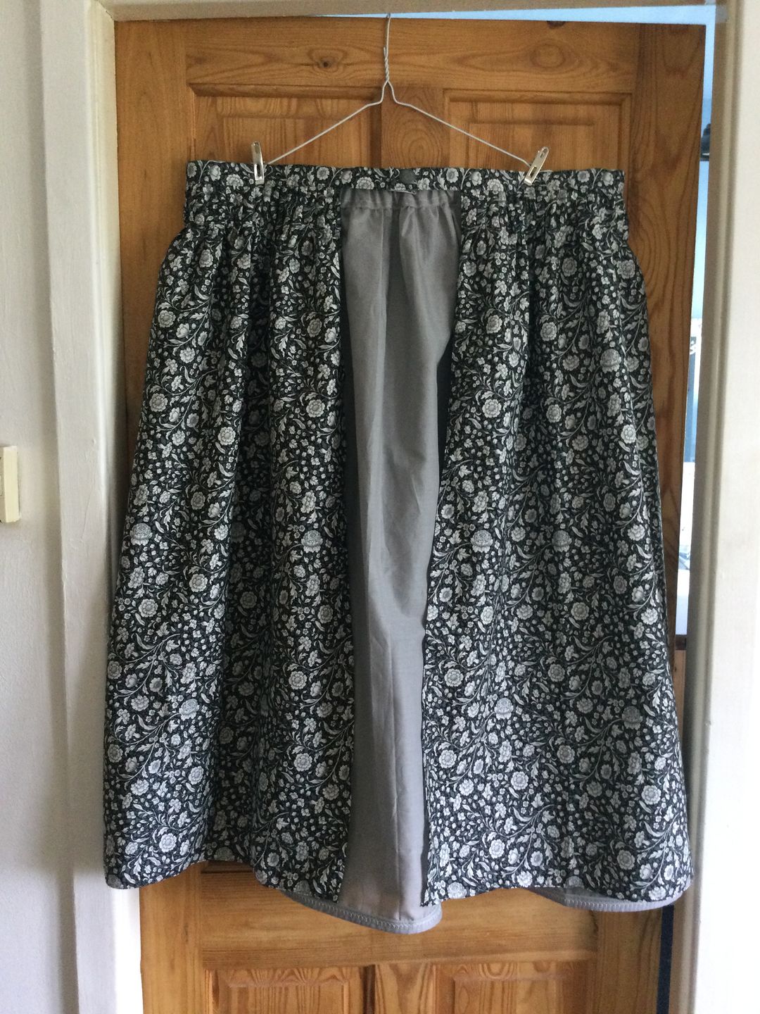 Customer photo review of Elegant Floral Rose & Hubble Cotton Poplin Fabric
