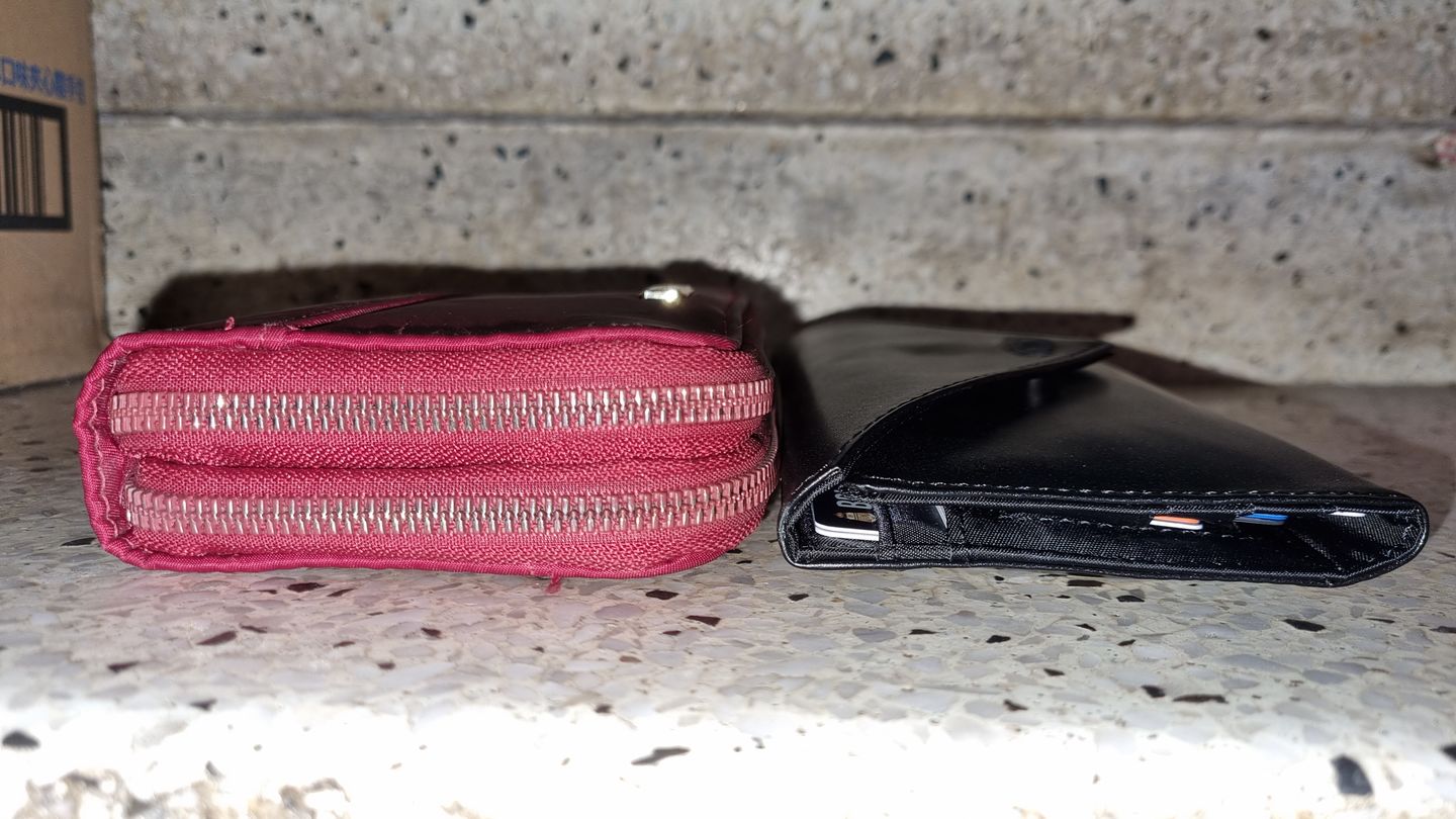 Customer photo review of Leather Slimvelope Black