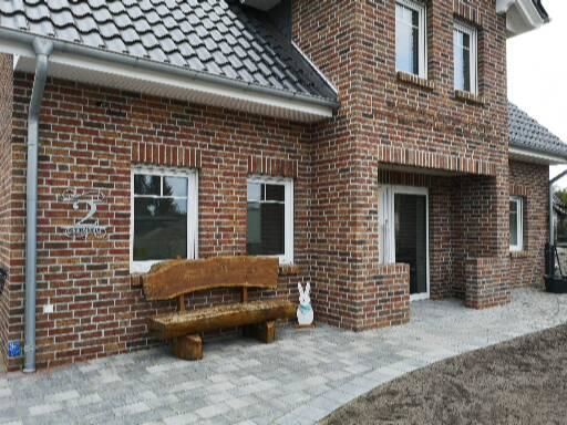 Customer photo review of Hausnummer Türschild mit Ornament und Familiennamen aus edlem Stahl