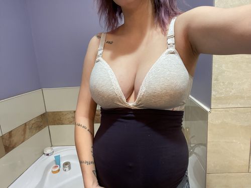 Customer photo review of Momma's Comfy Maternity Bra🤱