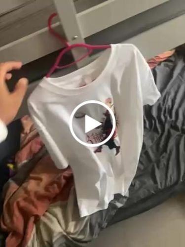 Customer video review of T_SHIRT / Jujutsu Kaisen