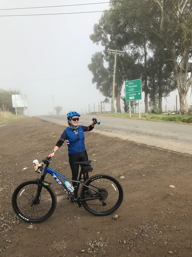 Reseña con foto de un cliente sobre Cortaviento Vest MY048 𝐀𝐙𝐔𝐋 MCYCLE SALE