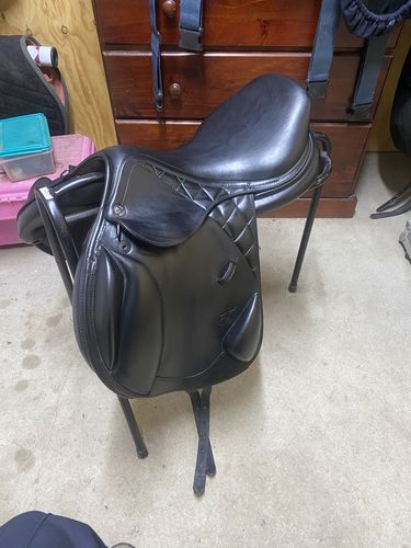 Customer photo review of Clyde’s Leather Recoloring Balm