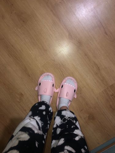 Customer photo review of Sharks Slippers Color Wars