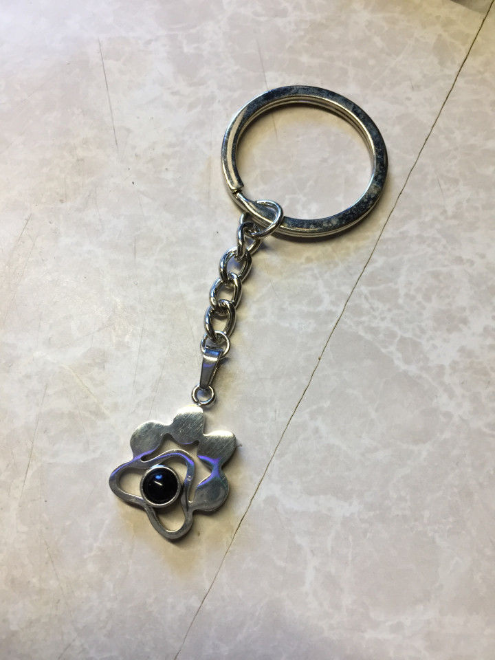 Customer photo review of Custom Pet Projection Memorial Keychain with Your Pet Photo as Gift for Loss of Pet