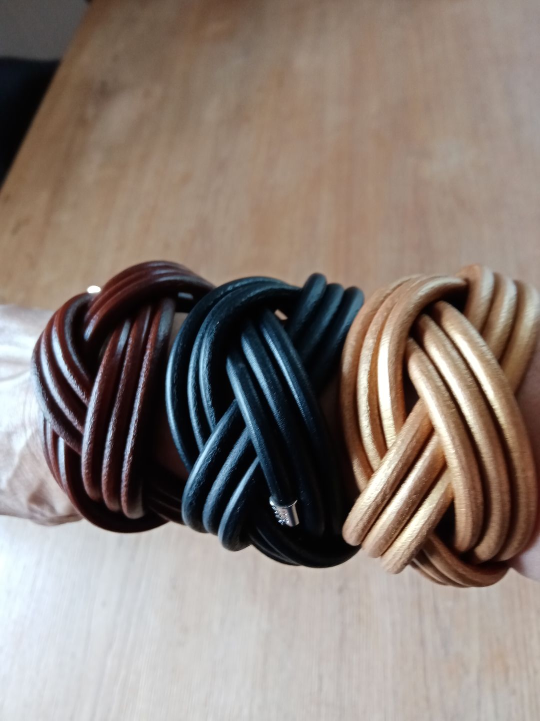 Customer photo review of Bracciale pelle Nodomoro Oro Tulsi