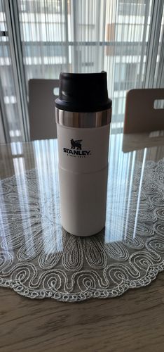 Customer photo review of Stanley Trigger-Action Travel Mug Beyaz 16OZ 0.47 L