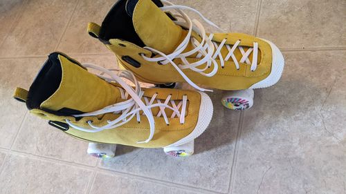 Customer photo review of MyBonts ParkStar Roller Skate Boots (Design your boots)