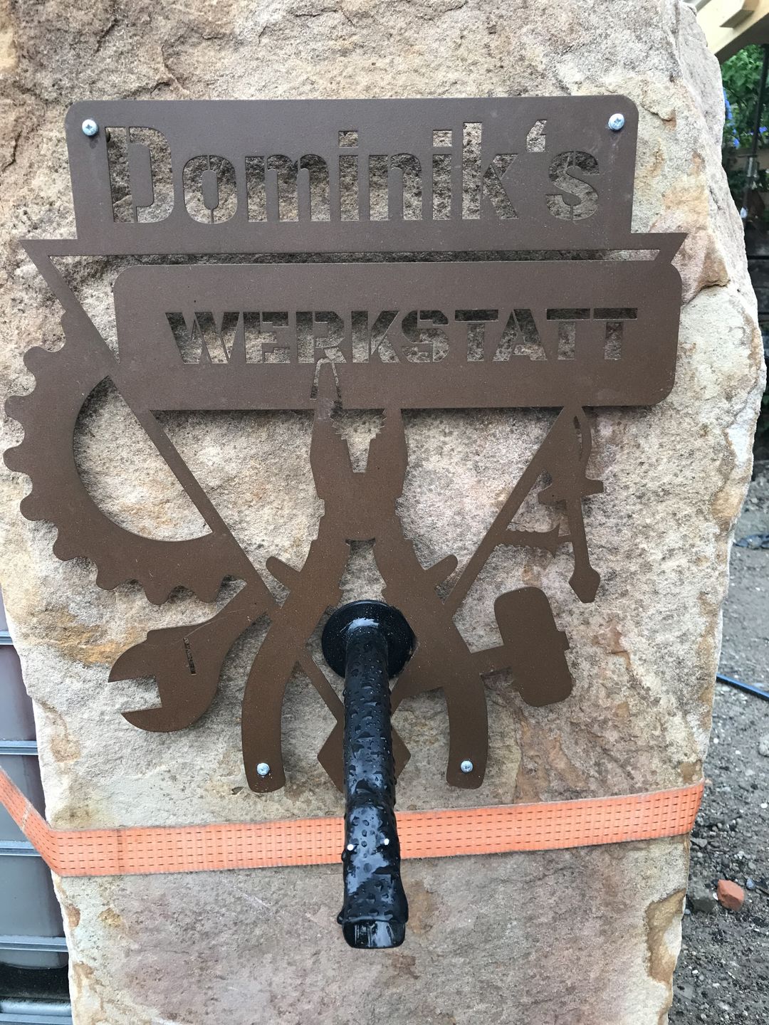 Customer photo review of "Werkstattschild - Dreieck" aus edlem Stahl (personalisierbar)