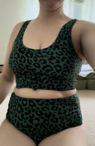 Customer photo review of Traveler Top | Green Leopard Print