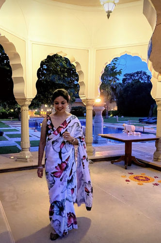 Customer photo review of Lotus On White Print Saga Saree