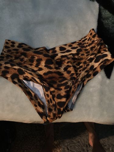 Reyna P. review of Leopard Hot Pants image 1 out of 1