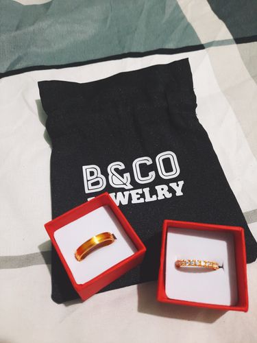 Customer photo review of Minimalist Duo Wedding Rings