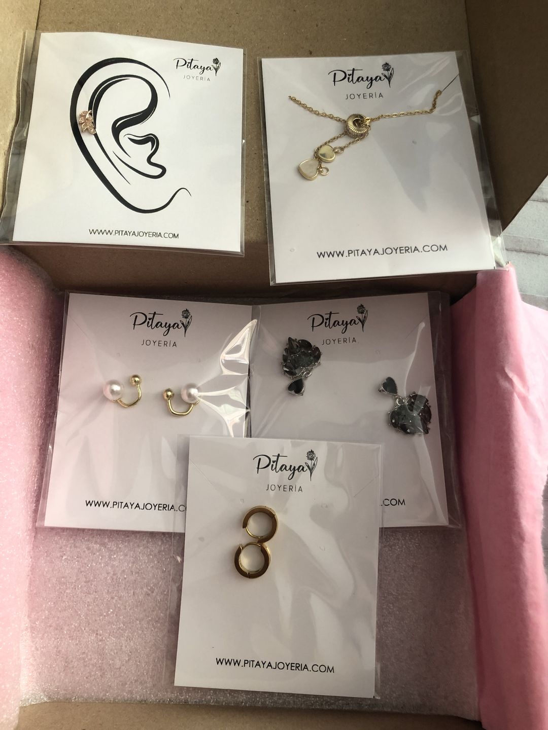 Customer photo review of Piercing Hojita de Laurel Rosca Plana