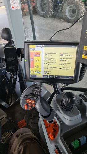 Customer photo review of Gadgetme Handyhalterung mit Wireless Ladefunktion passend für Case, New Holland, Steyr 15W Fast Wireless