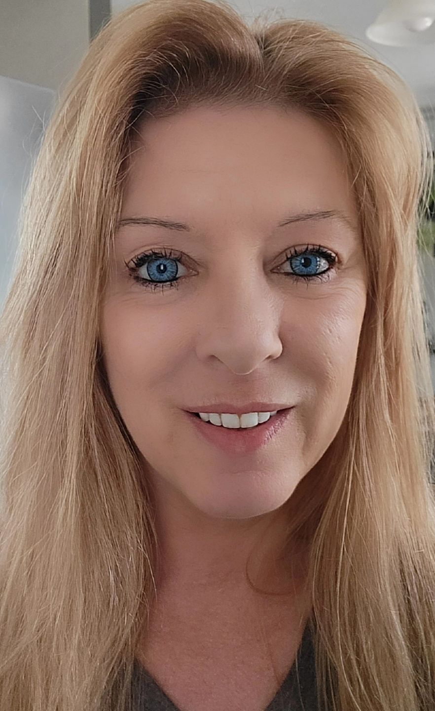 Customer photo review of New York Blue Prescription Colored Contact Lenses