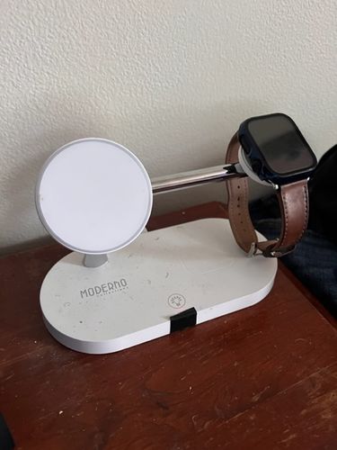 Customer photo review of Premium MagSafe 3 in 1 Fast Wireless Charging Stand