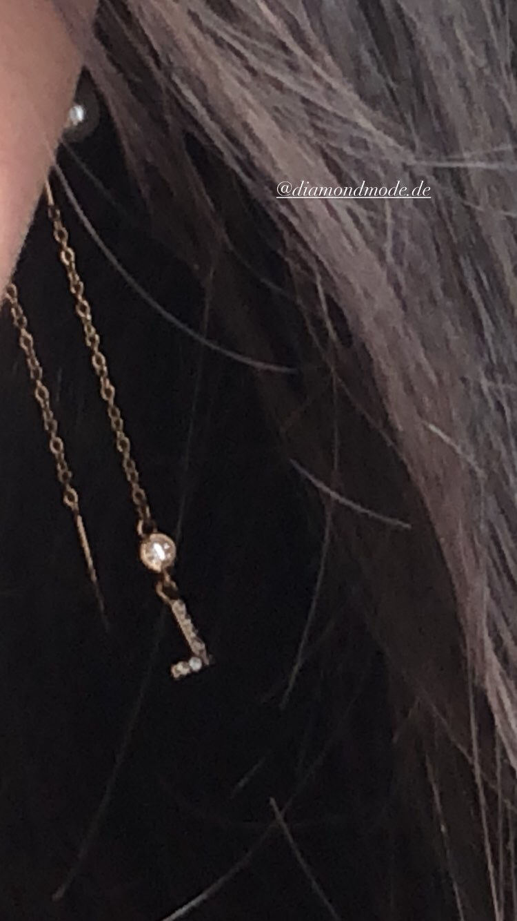 Customer photo review of Letter Ohrhänger | 18K vergoldet