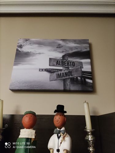 Customer photo review of Lienzo Muelle de Madera con Nombres Personalizados