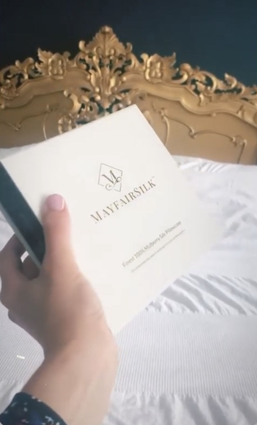Customer photo review of Brilliant White Pure Silk Pillowcase