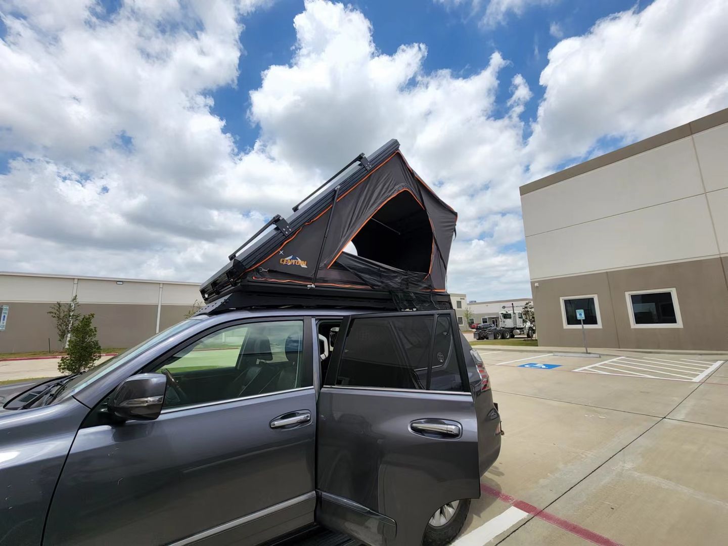 Customer photo review of Outdoorsman XL Clam Shell 56.5''