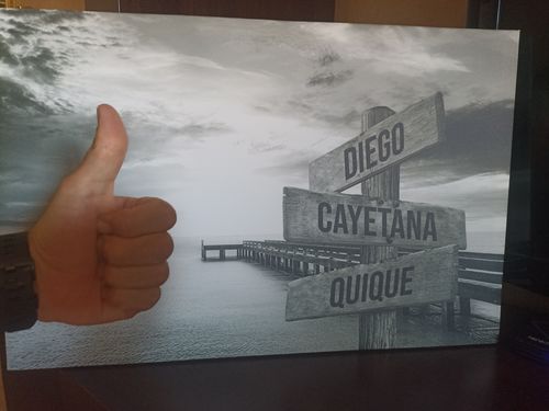 Customer photo review of Lienzo Muelle de Madera con Nombres Personalizados