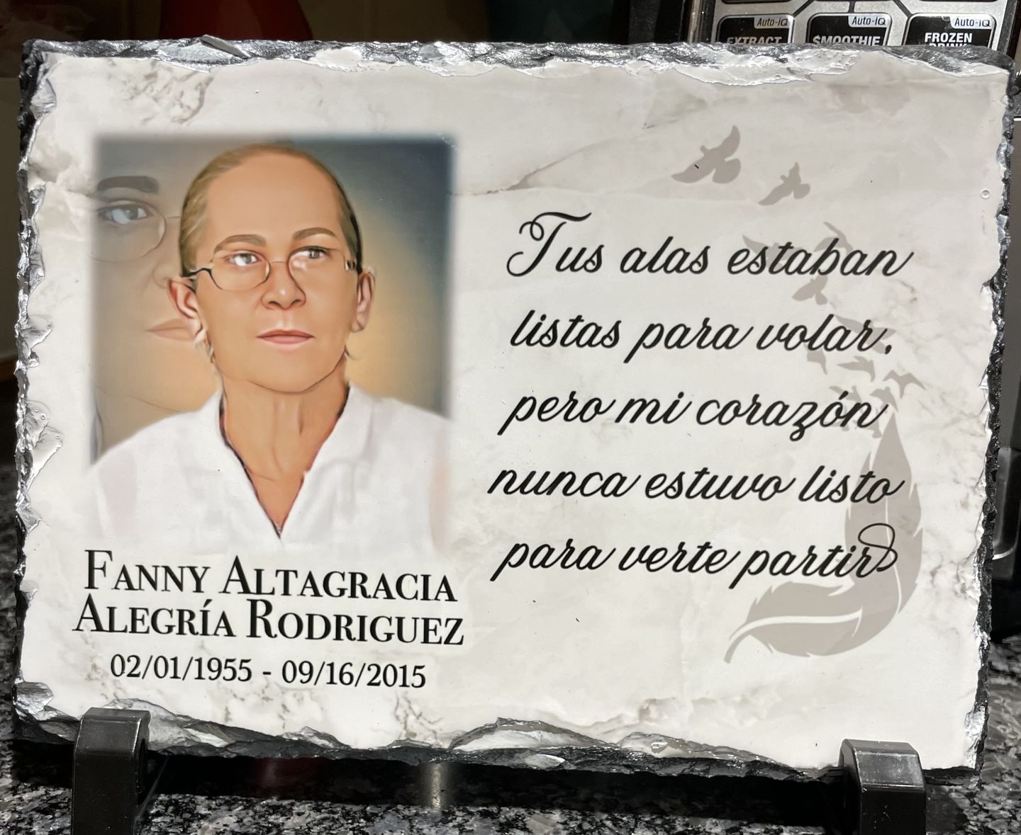 Customer photo review of Spanish Memorial Slate Plaque, Custom Name Loss Gift, Memorial Poem on Solid Rock, Keepsakes, Placa de Recuerdo Para Difuntos, Spanish poem