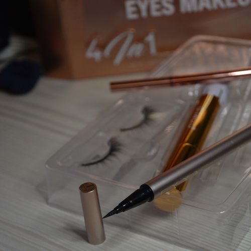 Customer photo review of O.TWO.O 4 IN 1 EYE MAKEUP SET